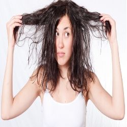 5 remèdes efficaces à domicile pour les cheveux ternes