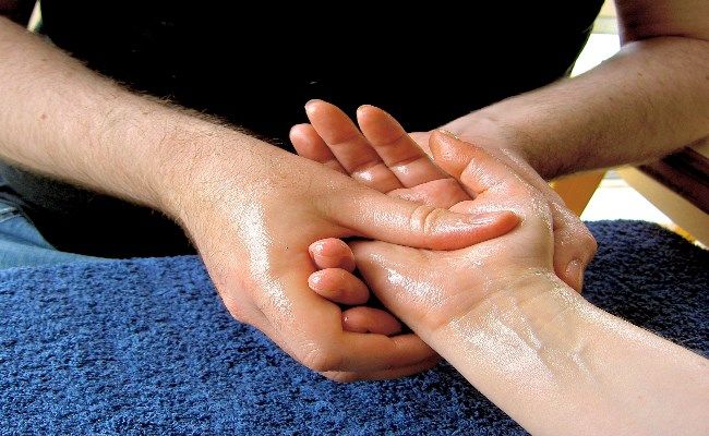 Massage dans la main