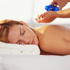 Massage à l'huile de lavande