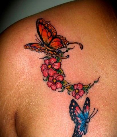 Papillon sur l'épaule avant Tatoo