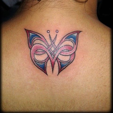 Butterfly Tattoo Design Sur la nuque