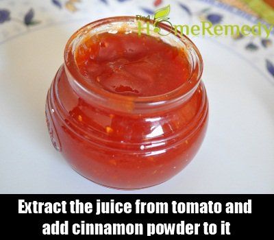 Jus de tomate avec de la cannelle en poudre