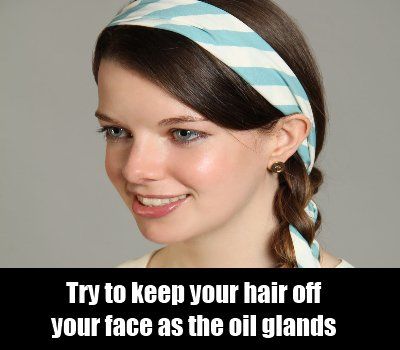 Attachez vos cheveux pour les garder loin de visage