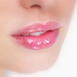 5 remèdes maison merveilleux pour les lèvres roses