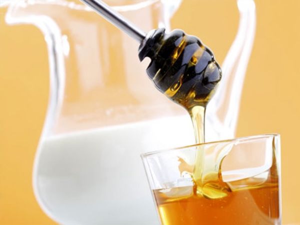 Ajouter le miel et le lait à votre peau