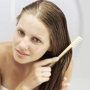 Évitez de vous brosser les cheveux mouillés