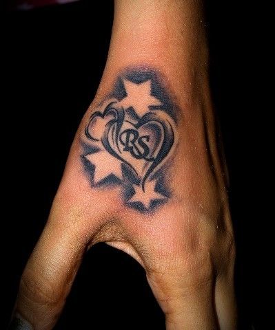 Love Star tatouage sur la main