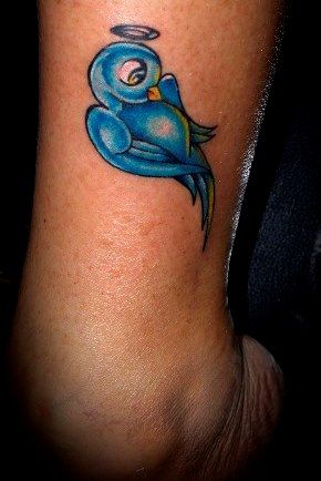 Tattoo Oiseau sur la jambe