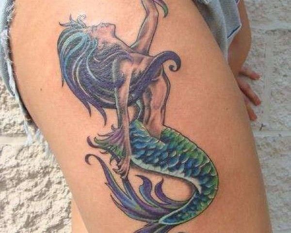 Mermaid tatouage sur la cuisse