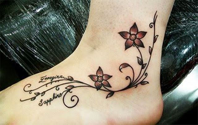 Fleur tatouage sur Ankel