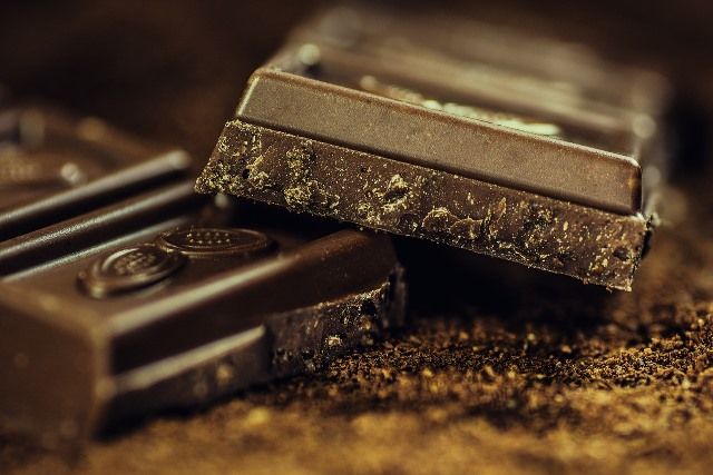 Le chocolat noir plutôt que des bonbons